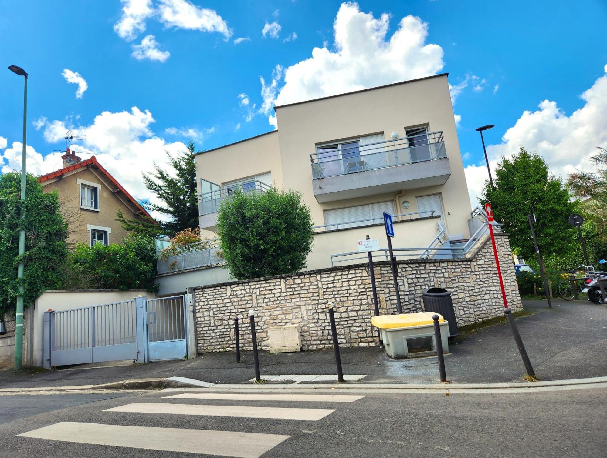 Superbe Appartement ,Proche De Paris, Dans Residence Privee , Ideal Familles, Parking Et Wifi Gratuits! ! ! Vitry-sur-Seine Bagian luar foto